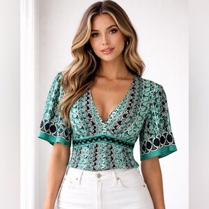 Elie Tahari Women’s Blouse Short Sleeve Green Brown Geometric Print- Size L